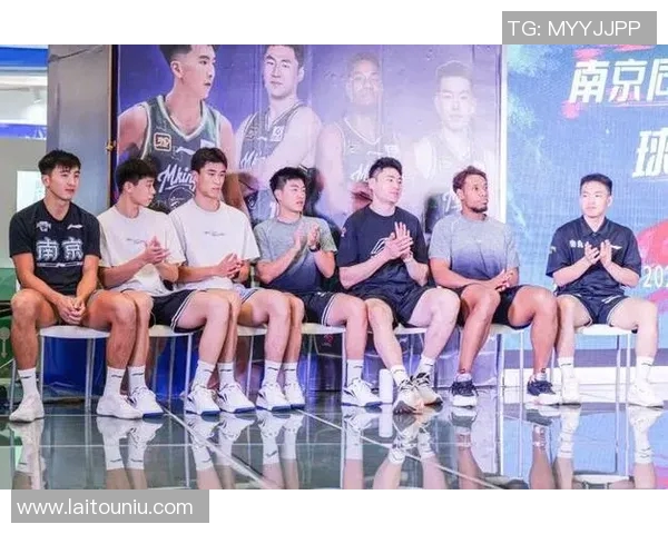 南京篮球队在全国篮球配合排行榜中荣获第七名展现团队实力与默契 南京篮球队在全国篮球配合排行榜中荣获第七名展现团队实力与默契