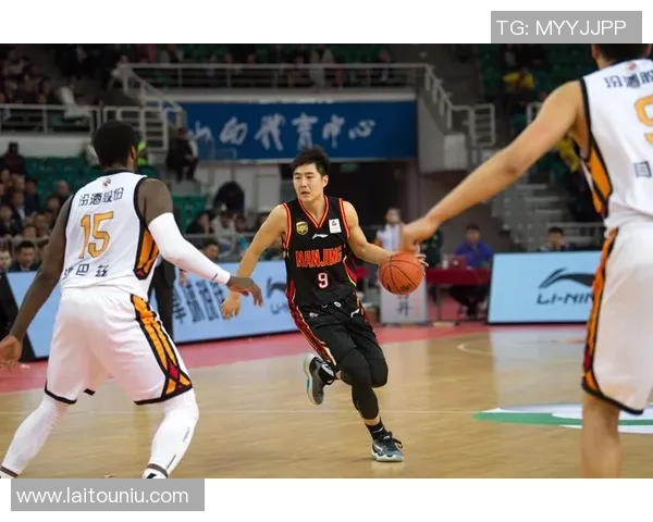 南京篮球队荣登篮球战术排行榜第四名展现强大实力与团队配合 南京篮球队荣登篮球战术排行榜第四名展现强大实力与团队配合