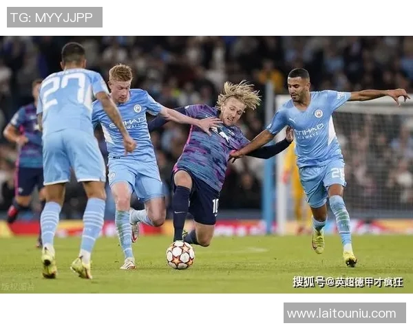 武汉网球队的阵地战揭秘：深度解析网球战术与团队协作的奥秘