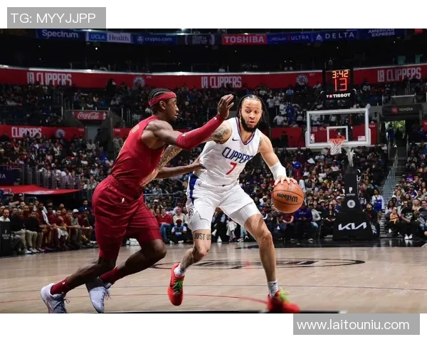 快船队与太阳的激烈对决展现篮球魅力与团队精神的巅峰时刻