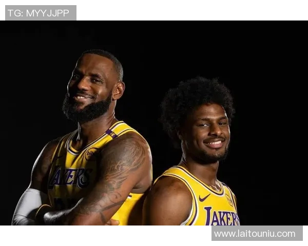 詹姆斯加盟湖人对比骑士生涯的影响与成就分析