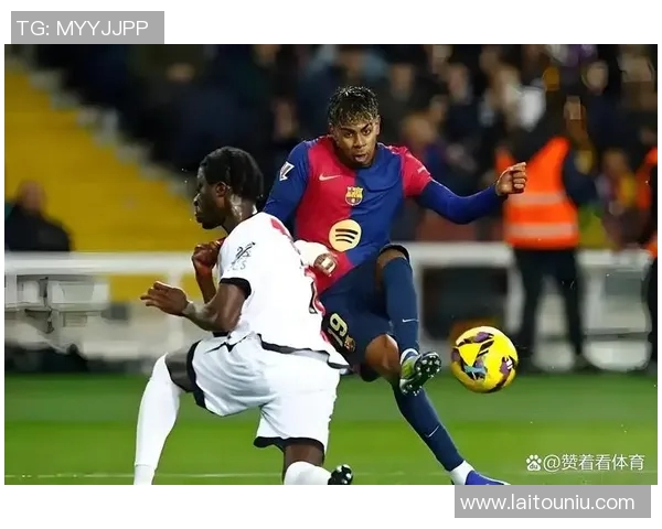 巴萨少年与日本少年足球对决展现青春激情与梦想追逐